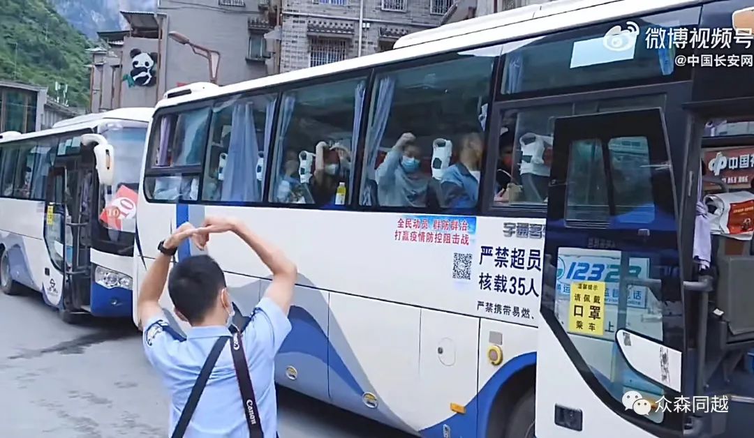 四川雅安：地震影响下考生异地参考