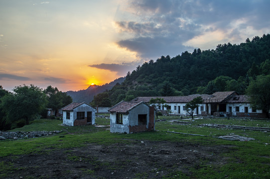 荒废的乡村.jpg